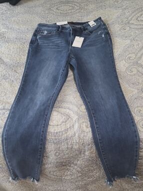 Judy Blue Faded Dark Blue Ankle Crop Jeans with Frayed Hem